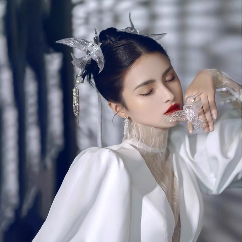 Cài tóc chim én trong suốt phối hạt cài tóc mã BC-018