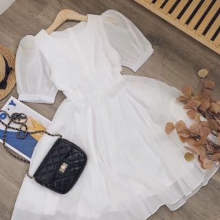 Váy trắng tay bồng