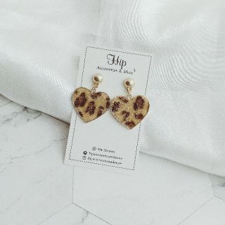 Khuyên họa tiết da báo
