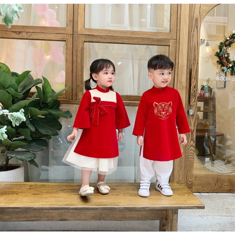 Áo dài Tết cho bé trai màu đỏ nhung mix cùng quần lụa trắng size 90