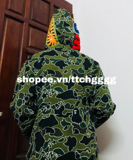 Áo khoác hoodie BAPE.