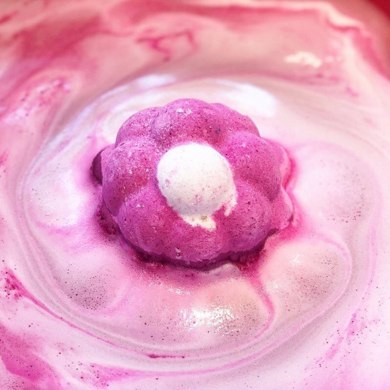 Bom tắm LUSH - The Comforter bath bomb | BigBuy360 - bigbuy360.vn