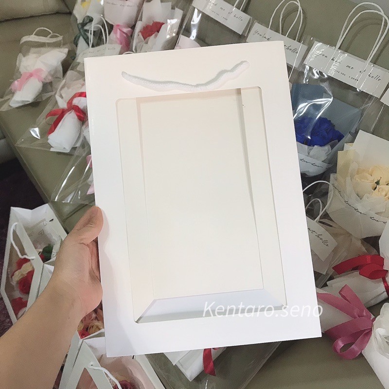 Túi giấy mặt kính đựng hoa sáp , quà tặng màu trắng loại xịn bóng