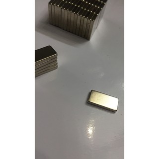 Nam châm đất hiếm 20x10x2mm