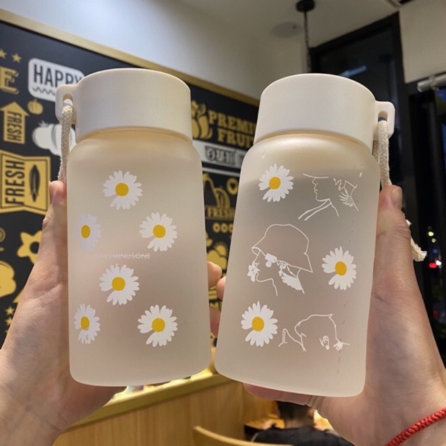 Bình Nước Thủy Tinh Chịu Nhiệt Hoa Cúc Hàn Quốc Hot Trend | BigBuy360 - bigbuy360.vn