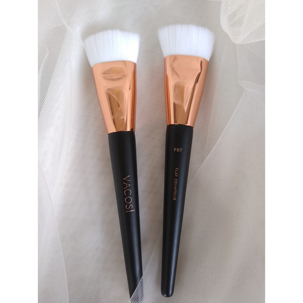 Cọ trang điểm tạo khối đầu bằng Vacosi Flat Foundation F07