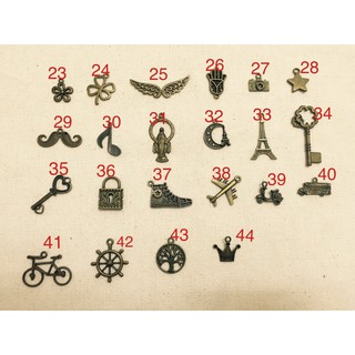 Móc Khóa Khắc Chữ Kèm Charm