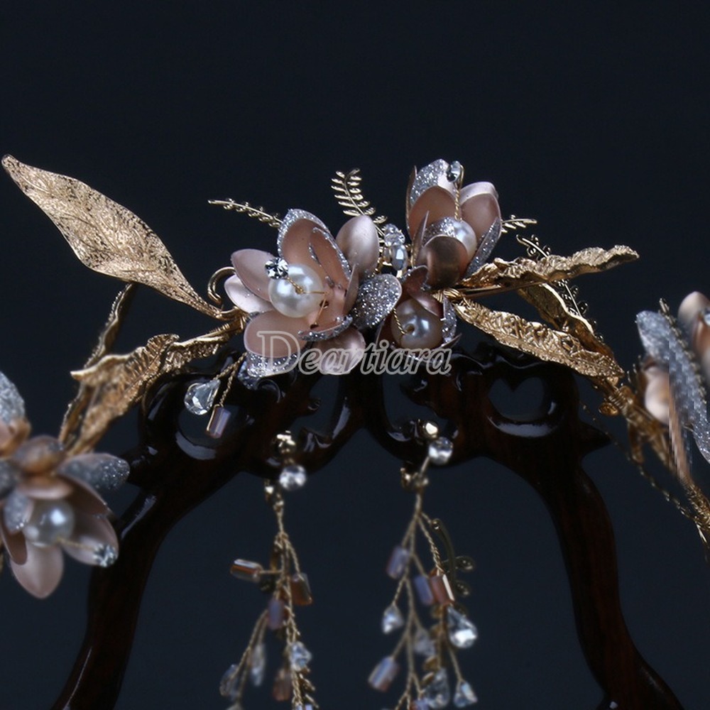 Cài Tóc Đính Hoa Và Ngọc Trai Xinh Xắn Cho Cô Dâu