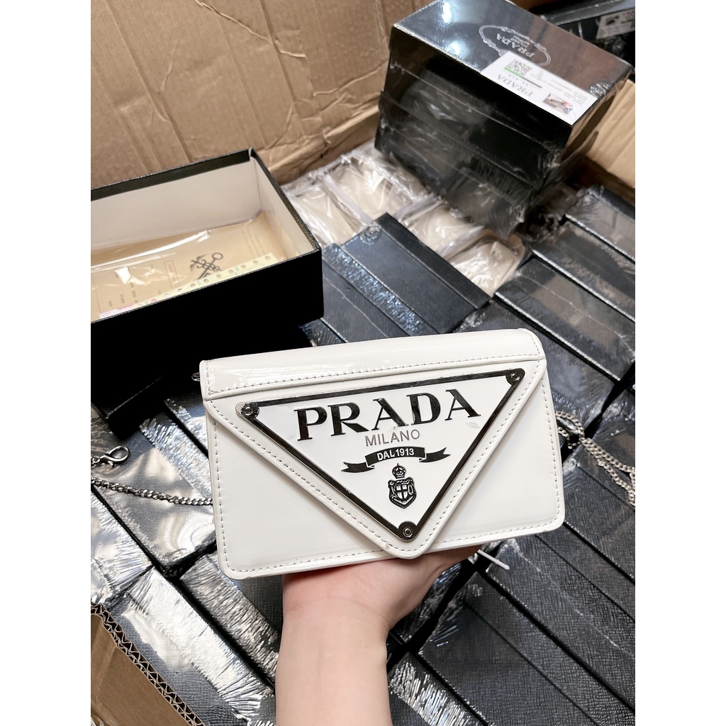 Túi xách nữ Prada da bóng chuẩn hàng đẹp dây xích