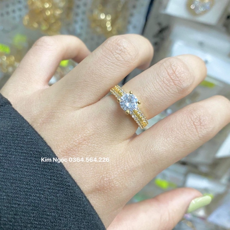 Nhẫn Nữ mạ vàng đá chủ 6ly viền 2 hàng cách điệu sang xịn Kim Ngọc