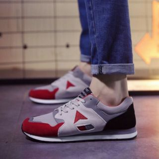 Giày sneakers