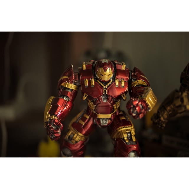 Mô hình Ironman HulkBuster - Đỏ