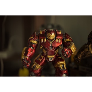Mô hình Ironman HulkBuster - Đỏ
