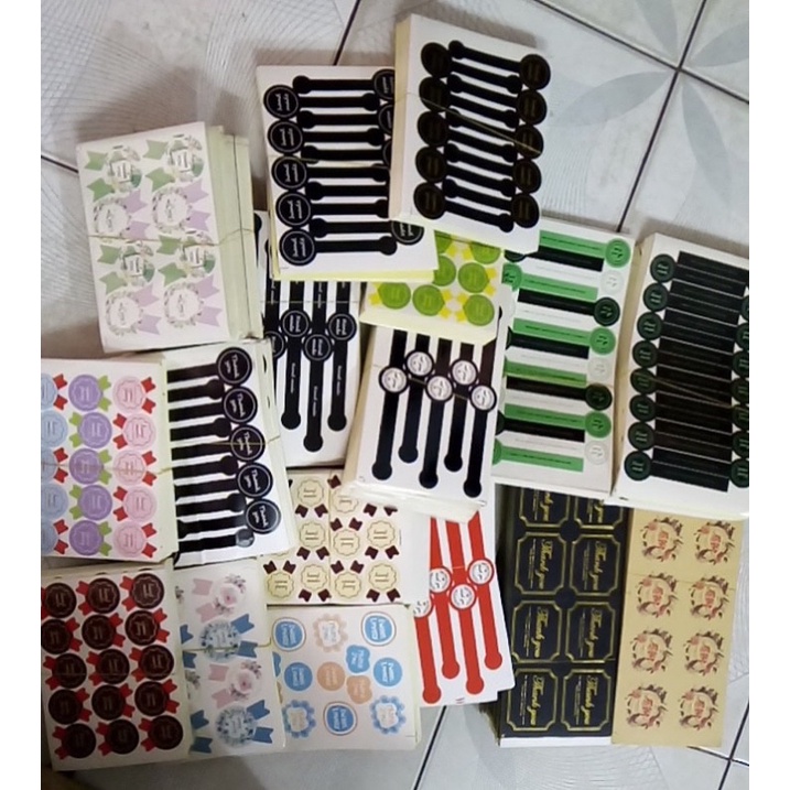 TEM DÁN CHỮ " HAND MADE" >