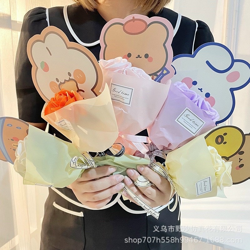 Bó hoa sáp kèm quạt dễ thương