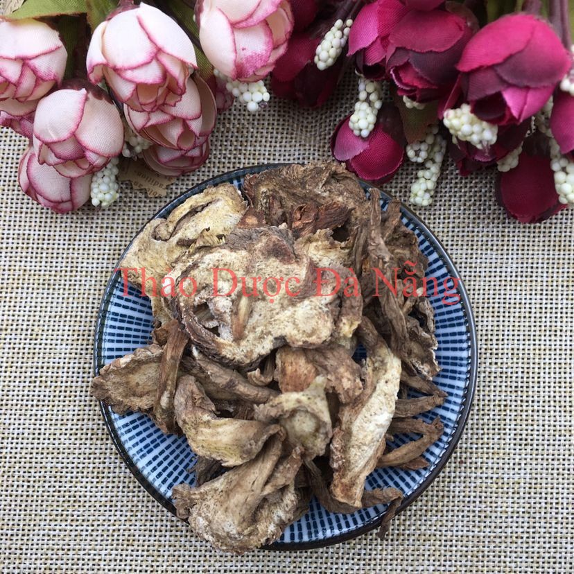 Độc Hoạt lát khô mỏng vàng 100 gram.