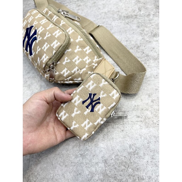 Túi đeo chéo MLB NEWYORK MONOGRAM MÀU KEM, chất vải Canvas chống thấm nước, có kèm túi nhỏ thời trang , chuẩn xịn