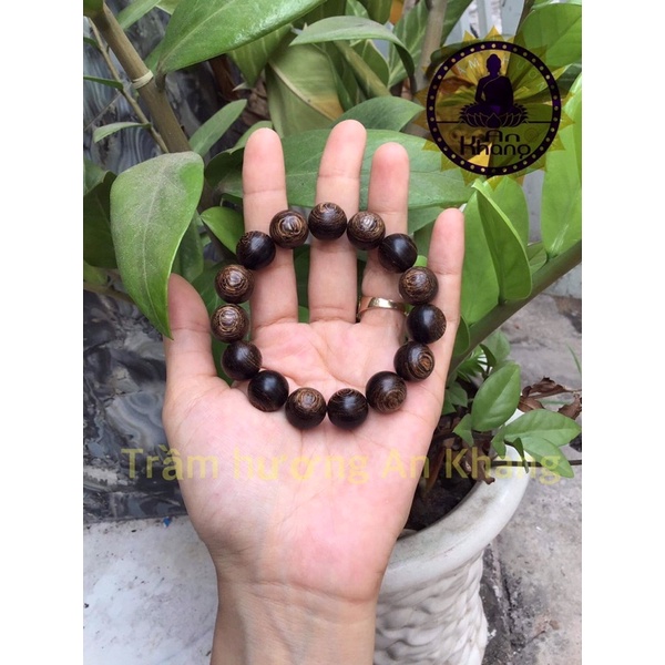 Vòng tay trầm hương sánh chìm