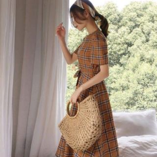 Đầm caro nâu cột nơ eo