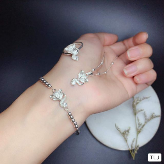 Bộ hồ ly với chất liệu bạc trắng. dây cổ 140k, măt 50k, nhẫn 60k, lắc tay 110k
