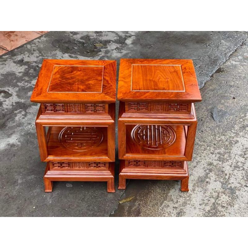 Đôn đèn lồng gỗ hương đá kích thước cao 60 cm mặt vuông 38 cm.