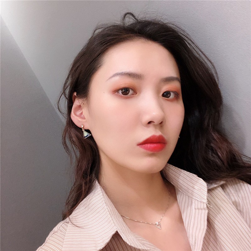 Hoa tai biển xanh hình tam giác