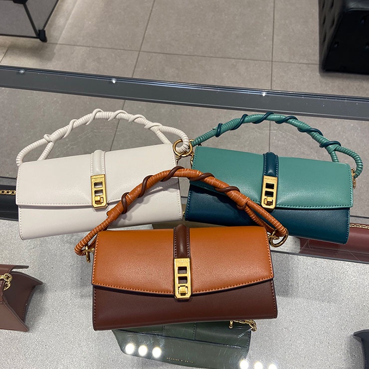Giày CHARLES & Keith 2021 Theo Phong Cách Mùa Thu Singapore CK610701123Ví Dài Đeo Chéo Vai Có Nhiều Ngăn Đựng Thẻ Dành Cho Nữ