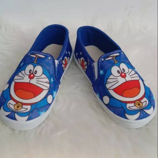 Giày Thể Thao Không Dây In Hình Doraemon Xinh Xắn Cho Nữ