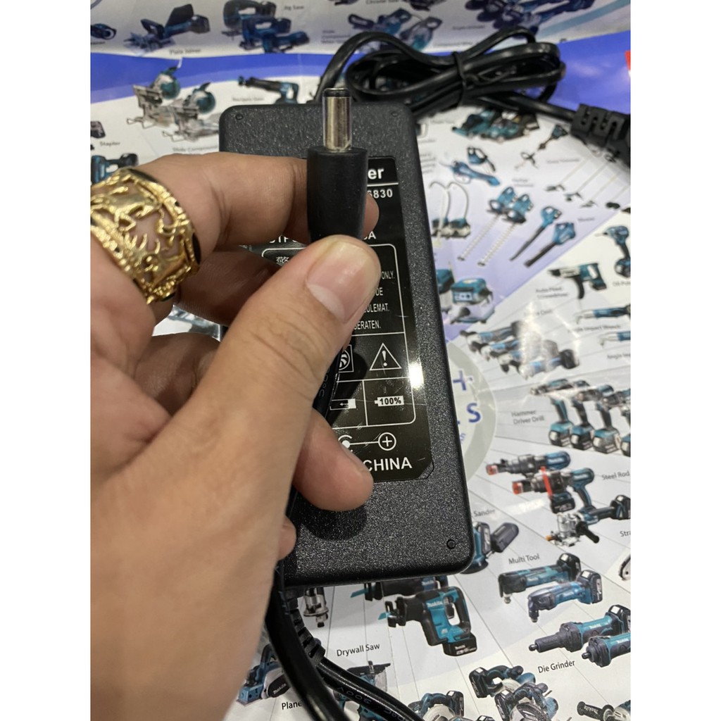 Sạc 4S 16.8 3A có quạt tản nhiệt và đèn báo đầy, chuyên sạc pin Li-ion. BN.
