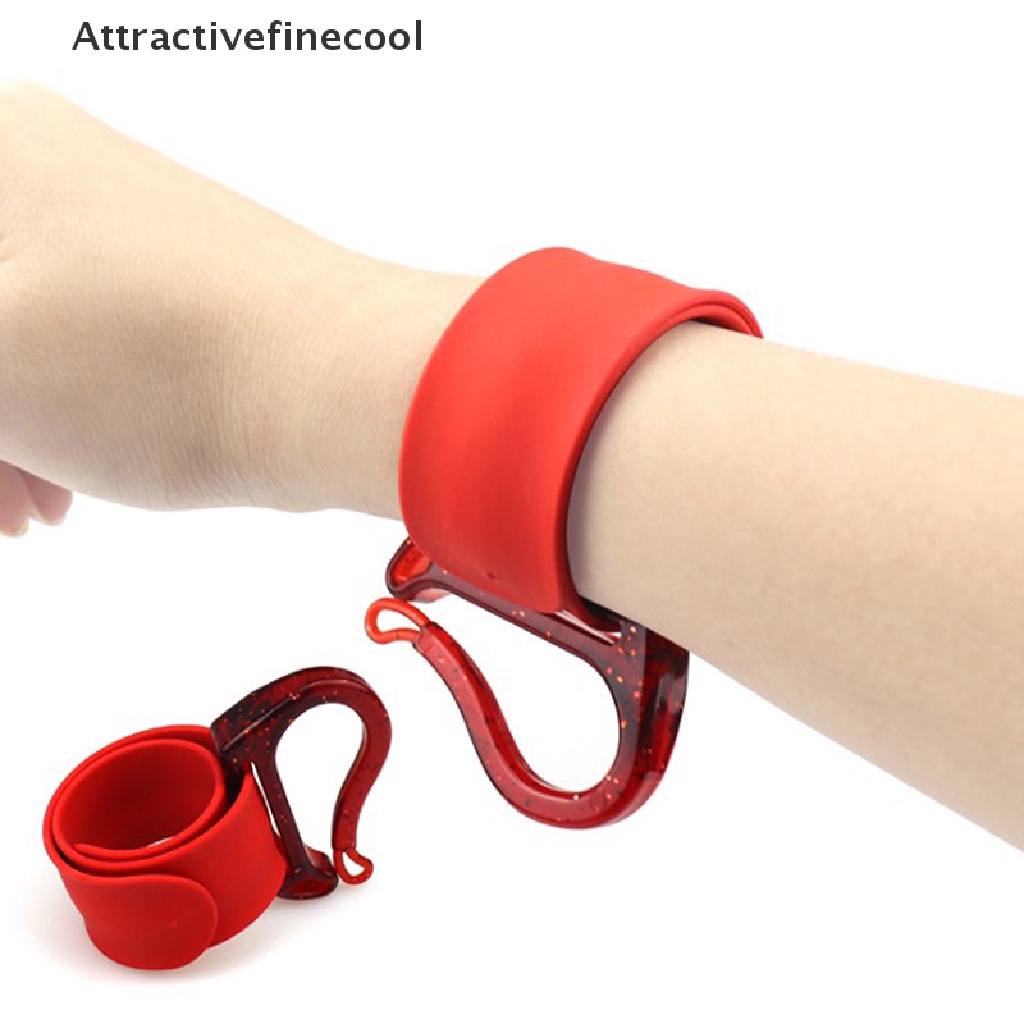 Vòng đeo tay giữ đồ tiện lợi dành cho nhà tạo mẫu tóc