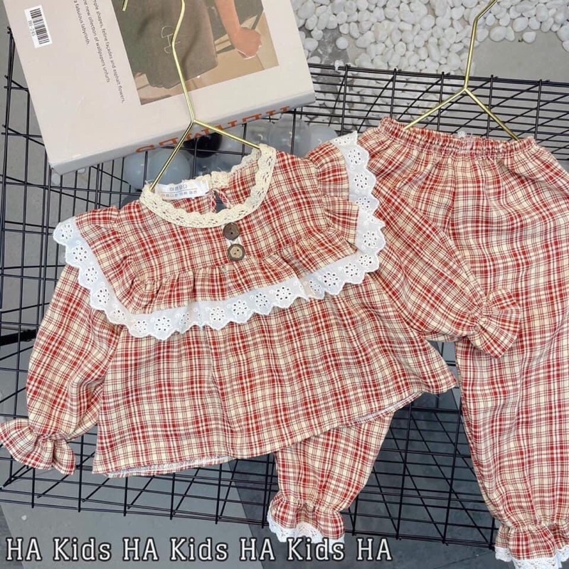 Bộ kẻ phối ren bánh bèo cực xinh cho gái yêu.