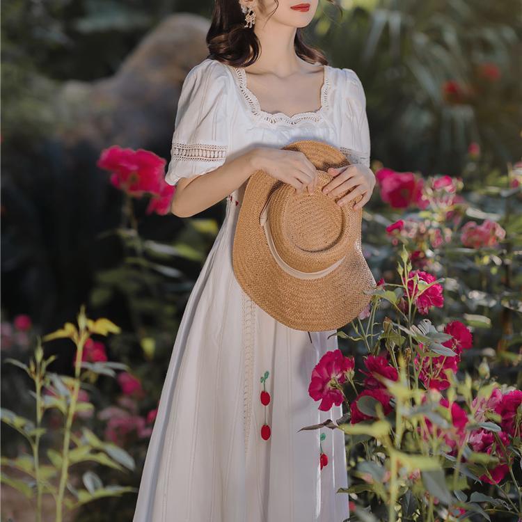 Đầm midi tay ngắn thêu hoạ tiết quả anh đào thanh lịch cho nữ