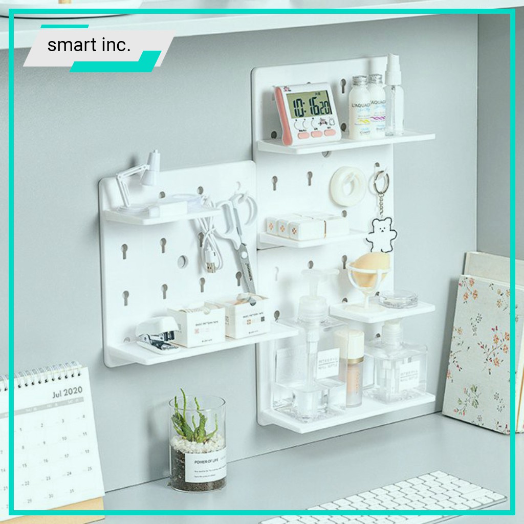 Kệ Bảng Dán Treo Tường Pegboard Tấm Nhựa Đục Lỗ Decor Giá Móc Gắn Lắp Tủ Để Đồ Trang Trí Phòng Không Cần Khoan Cao Cấp