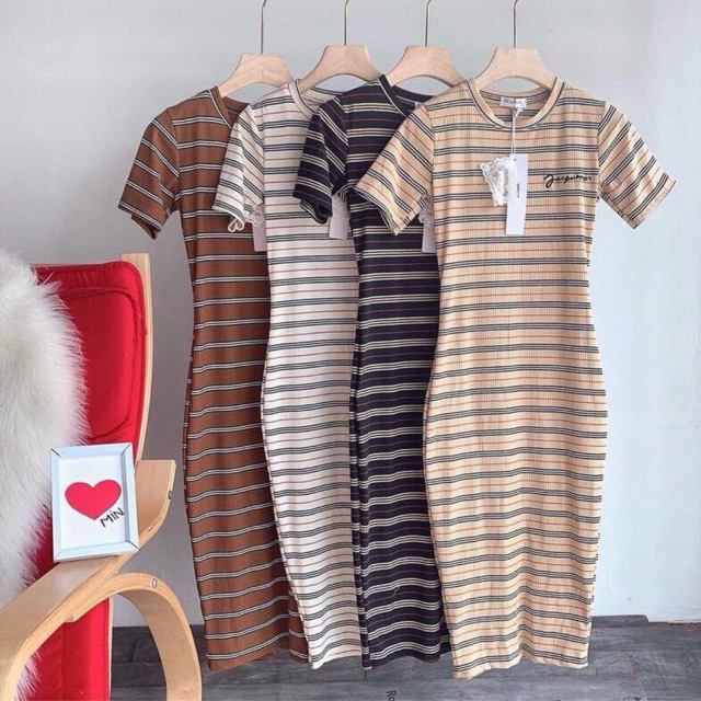 [Mã SKAMA06 giảm 8% tối đa 50K đơn 250K] Đầm body kẻ ngang(thêu ngực)