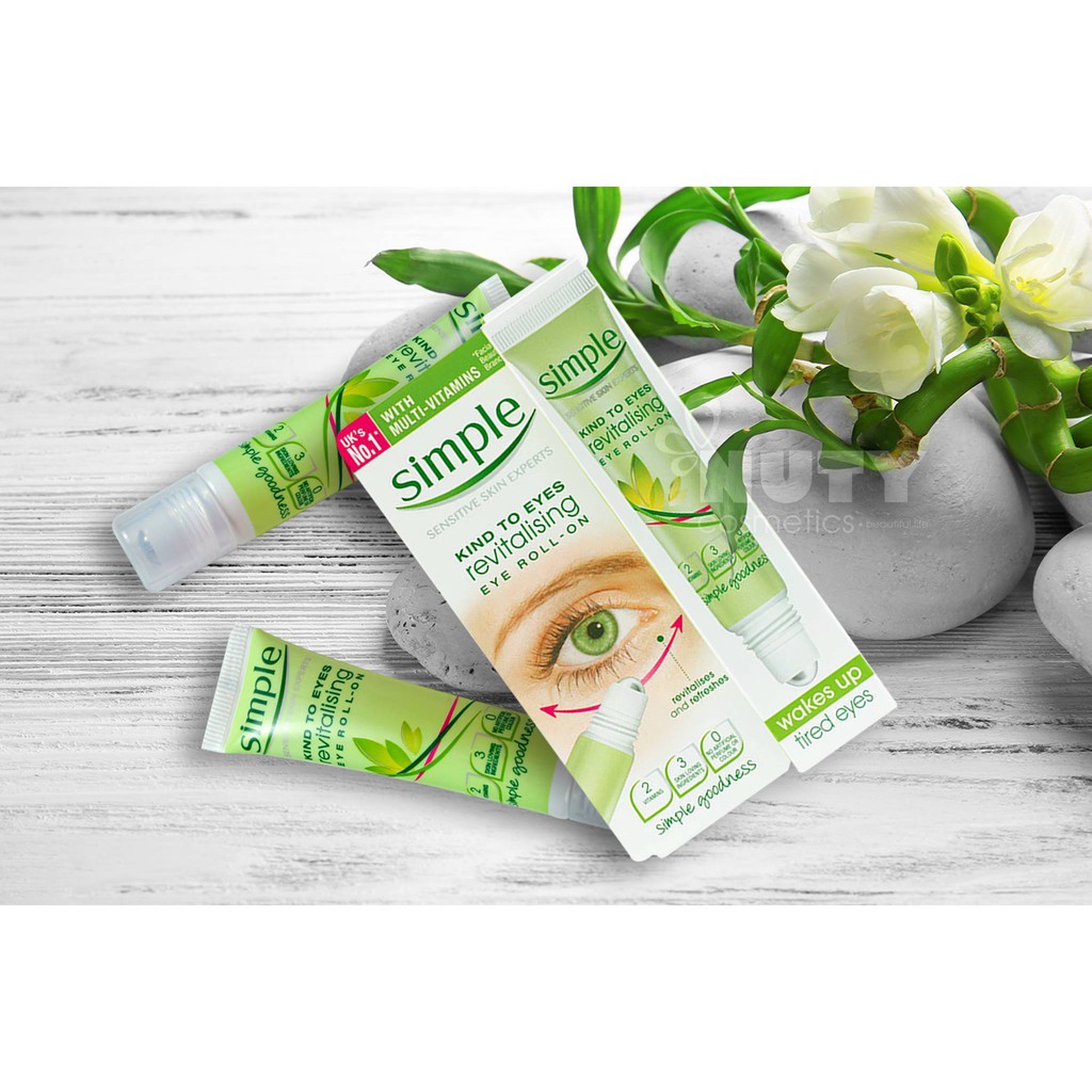 BÚT LĂN DƯỠNG mắt SIMPLE REVITALISING EYE ROLL-ON 15ML | BigBuy360 - bigbuy360.vn