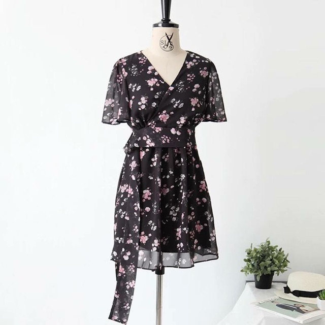 Váy vạt chéo hoa
