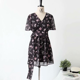 Váy vạt chéo hoa