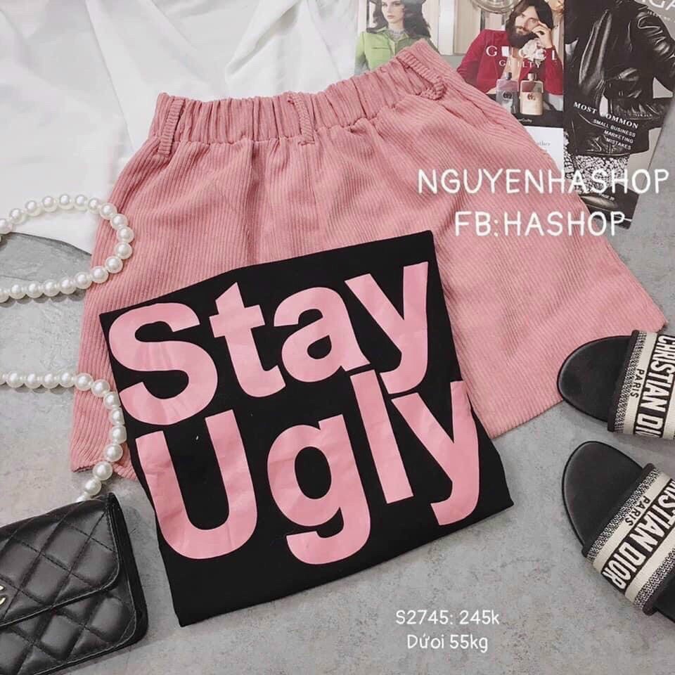 Sét bộ cộc áo đen chữ Stay ugly quần cúc hồng diện lên cự xinh tôn dáng cho các nàng đi dạo phố