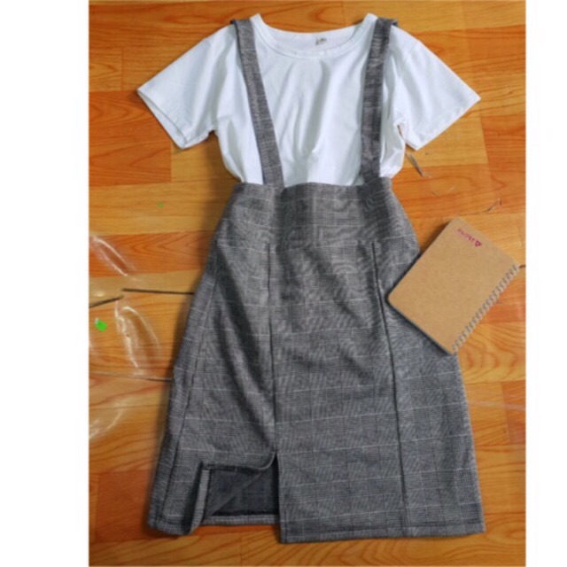 Set yếm sọc caro + áo thun trắng
