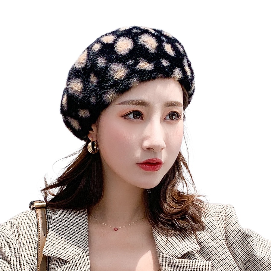 Retro Japanese and Korean style leopard print winter beret for women