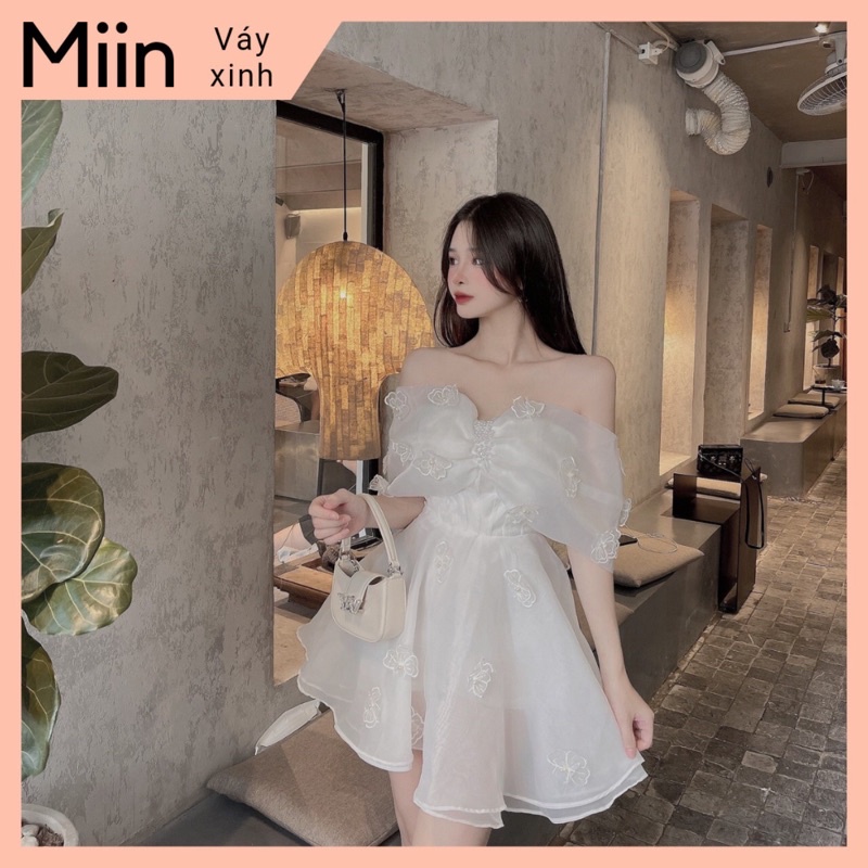 Váy trắng trễ vai cánh bướm đính hoa ngọc