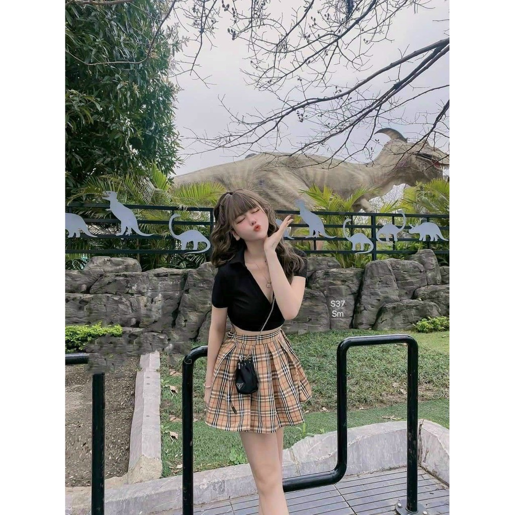 Set chân váy caro xếp ly mix áo thun trơn tay ngắn dáng croptop cổ bẻ cực năng động