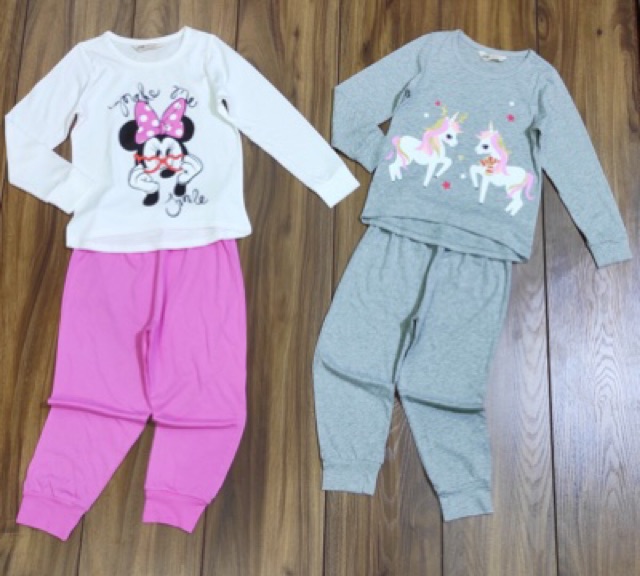 Bộ bé gái tay dài