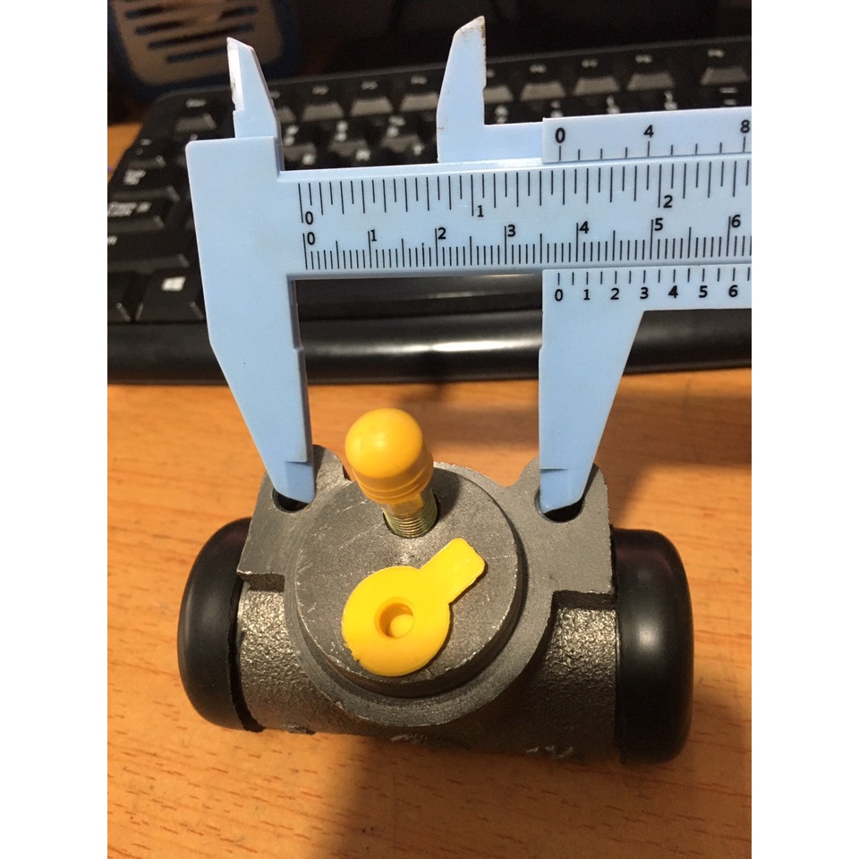 Heo thắng con xe nâng