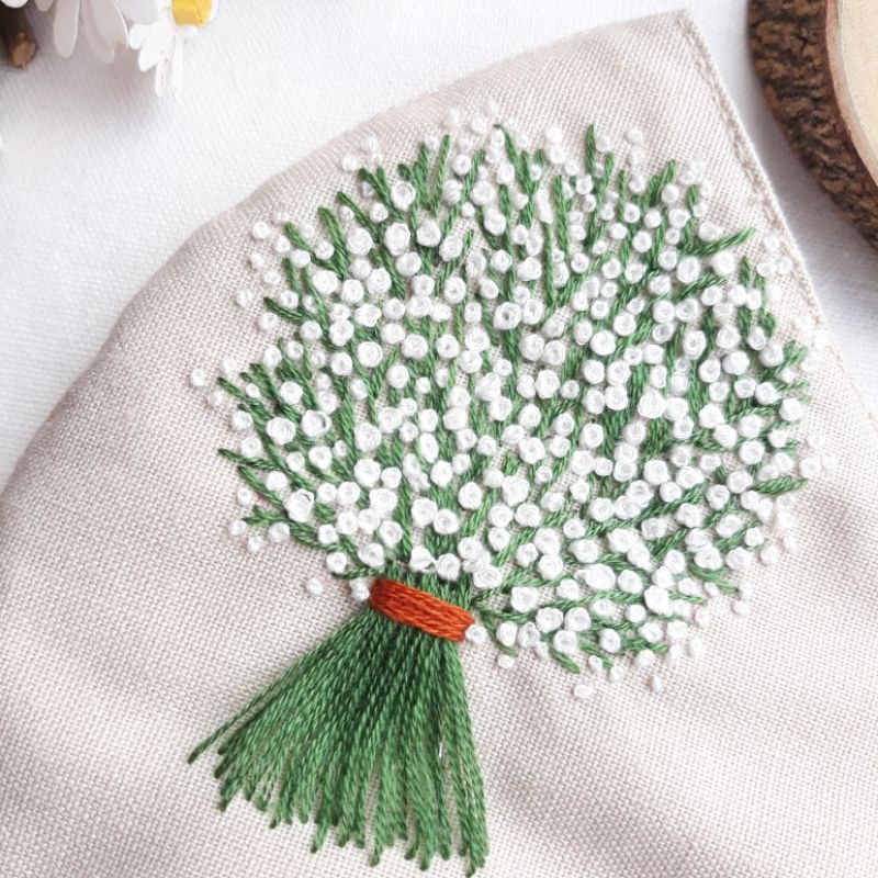 Khẩu trang linen thêu bó hoa bi | BigBuy360 - bigbuy360.vn