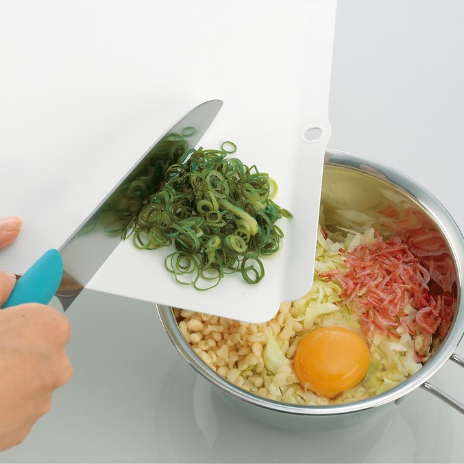 Thớt nhựa dẻo thái thịt, rau củ nhỏ gọn, tiện ích cho nhà bếp (nhiều màu) |Hàng Nhật chính hãng|