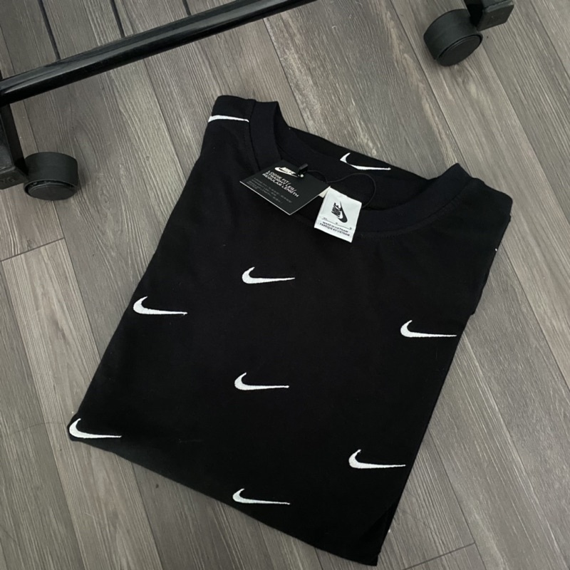 Áo Thun Nike Thêu Nhiều Logo Hoạ Tiết Swoosh
