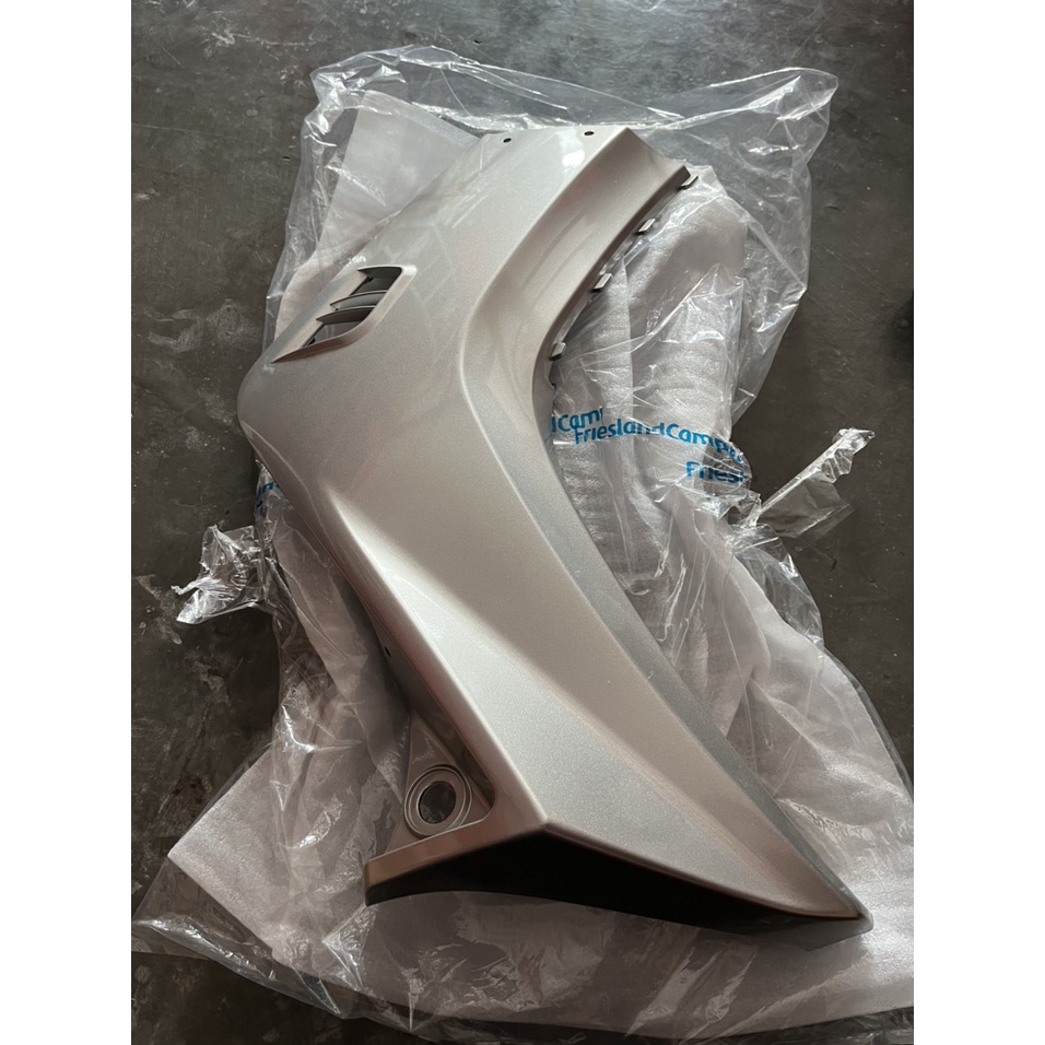 Cánh bửng màu bạc Exciter 135 2005-2010 hàng zin chính hãng yamaha Vĩnh Phúc Cho AE Dọn Xe bị té bể tông đụng đủ các màu
