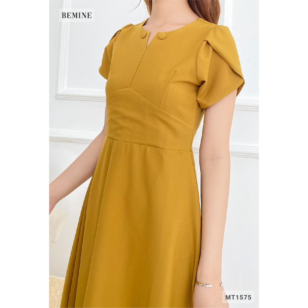 Đầm cổ đính 2 nút bọc tay búp sen BEMINE MT1575VANG | BigBuy360 - bigbuy360.vn