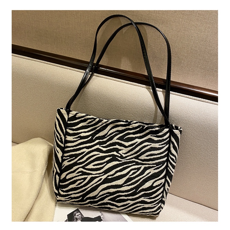 Túi Đeo Chéo Một Bên Vai Phong Cách Châu Âu Thời Trang Thu Đông 2022 Dành Cho Nữ